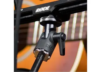 Røde Pivot Adapter 1/4"-5/8" En 5/8” til 3/8” adapter medfølger