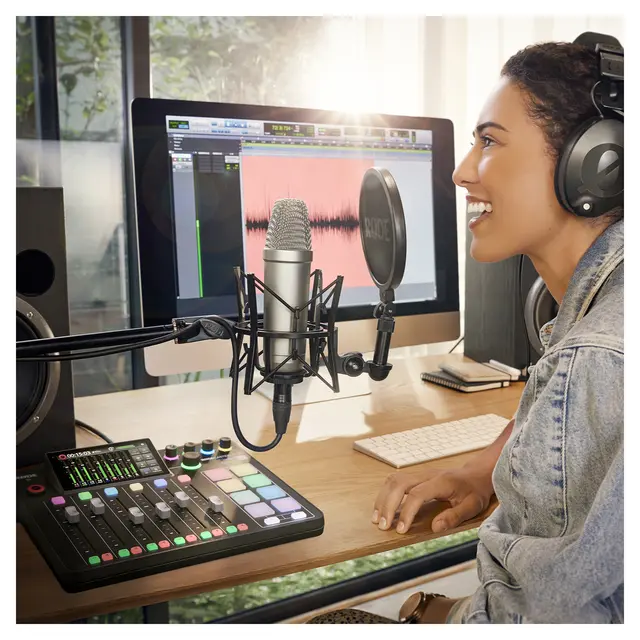 Røde RødeCaster Pro II Podcast Studio 