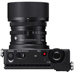Sigma fp kamerahus + 45mm f/2.8 DG DN 24mp kamera og 45mm optikk