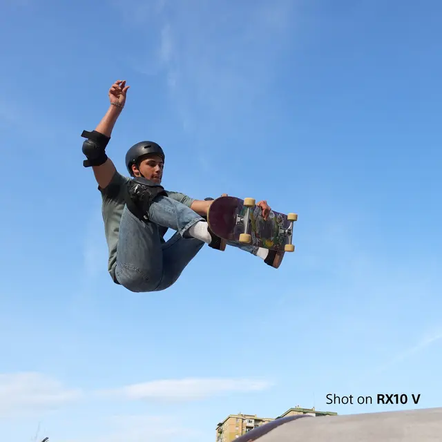 Sony RX10 V 1" sensor, 24-600mm 