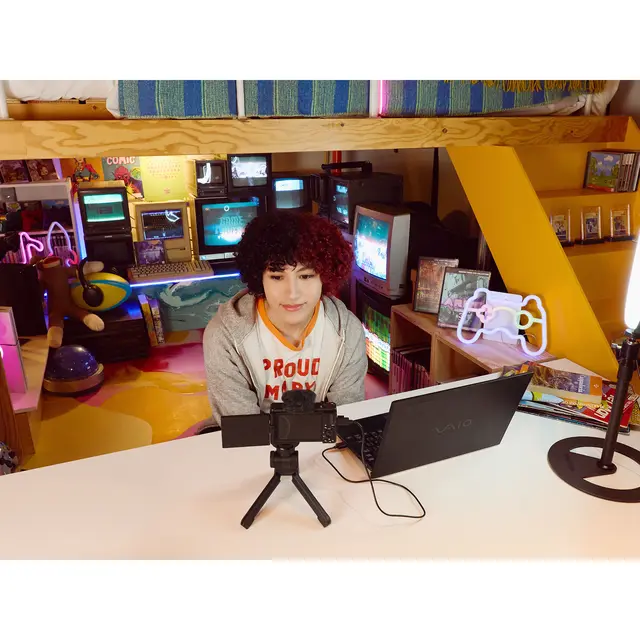RETUR Sony ZV-1F Vloggkamera 4K. Streamingfunksjon m/Tally light 