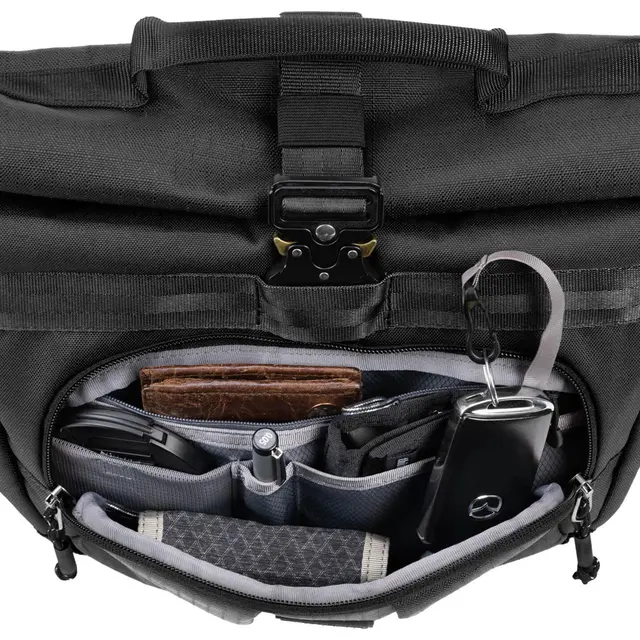 Think Tank FocusPoint Crossbody 8L 8L. Asphalt Black 