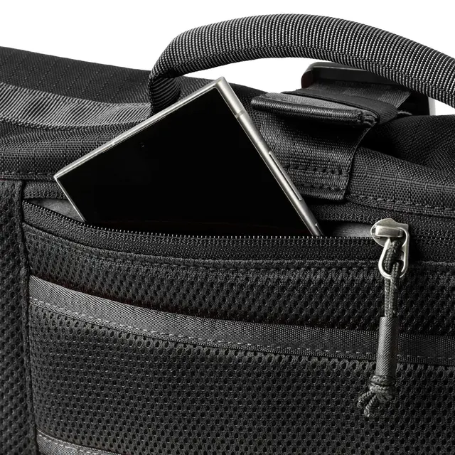 Think Tank FocusPoint Crossbody 8L 8L. Asphalt Black 