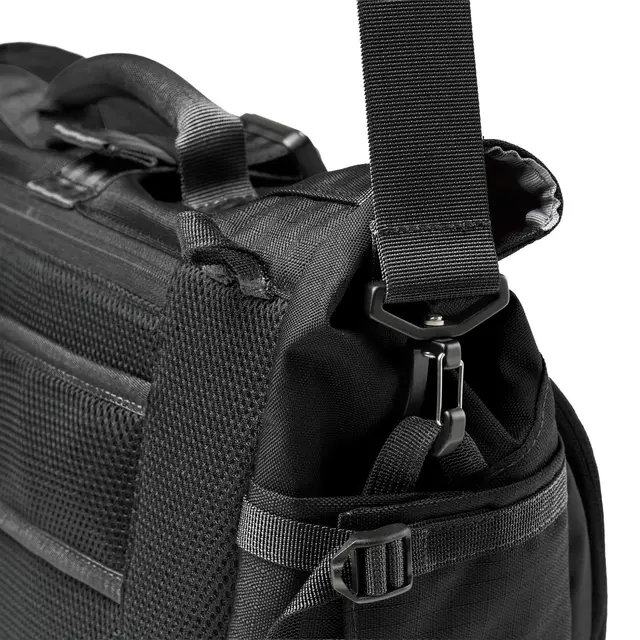 Think Tank FocusPoint Crossbody 8L 8L. Asphalt Black 