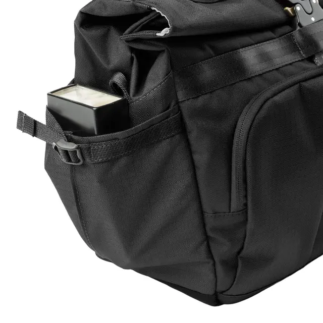 Think Tank FocusPoint Crossbody 8L 8L. Asphalt Black 