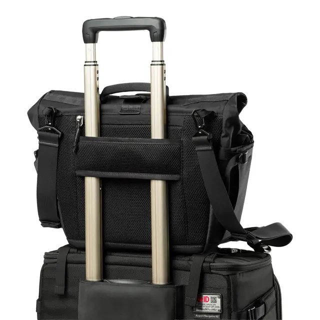 Think Tank FocusPoint Crossbody 8L 8L. Asphalt Black 