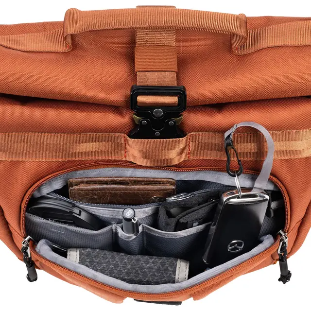 Think Tank FocusPoint Crossbody 8L 8L. Urban Rust 