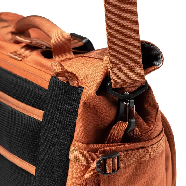 Think Tank FocusPoint Crossbody 8L 8L. Urban Rust 