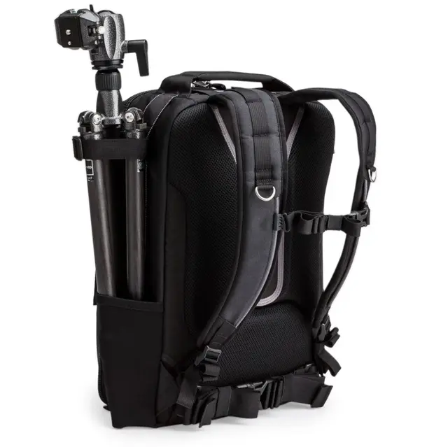 Think Tank Airport Essentials Black Fotosekk 15" LapTop og 300mm f2,8 