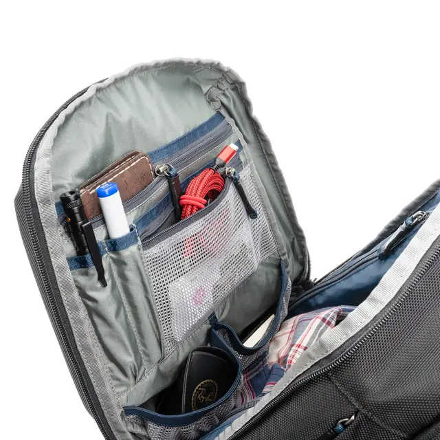 Think Tank Venturing Observer 20L Backpack 