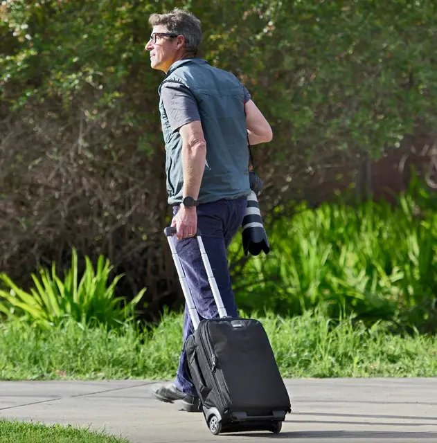 Think Tank Essentials Convertible Rolling Backpack. Trillekoffert + 