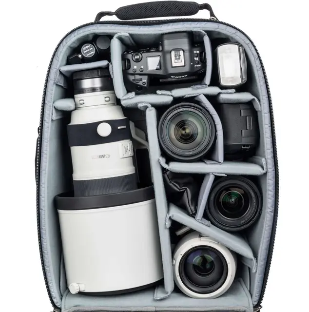 Think Tank Airport Advantage XT Black Cabinvennlig trillekoffert. Lettvekt 3,4 
