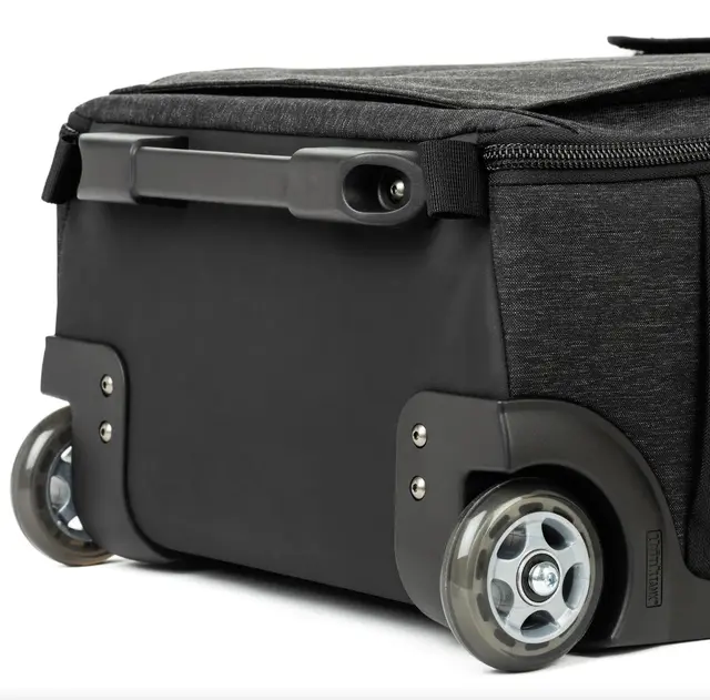 Think Tank Airport Advantage XT Black Cabinvennlig trillekoffert. Lettvekt 3,4 
