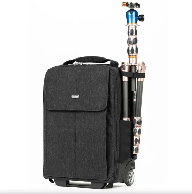 Think Tank Airport Advantage XT Black Cabinvennlig trillekoffert. Lettvekt 3,4 