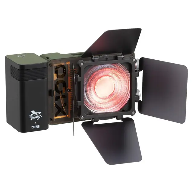 Zhiyun Molus LED X100RGB Pro COB Light 100W. 2700-10000K 