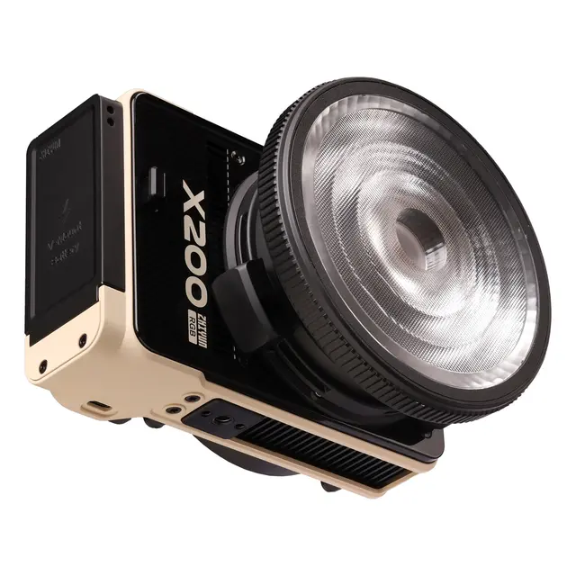 Zhiyun Molus X200 RGB COB Light 200W. 2700-10000K. 