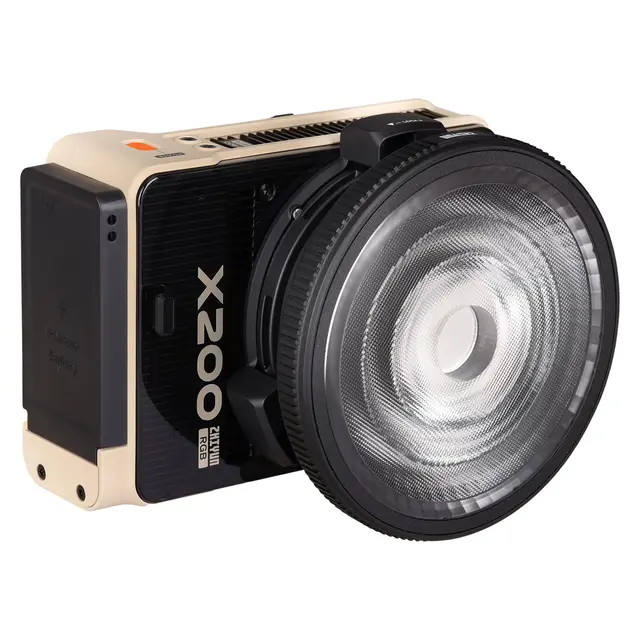 Zhiyun Molus X200 RGB COB Light 200W. 2700-10000K. 