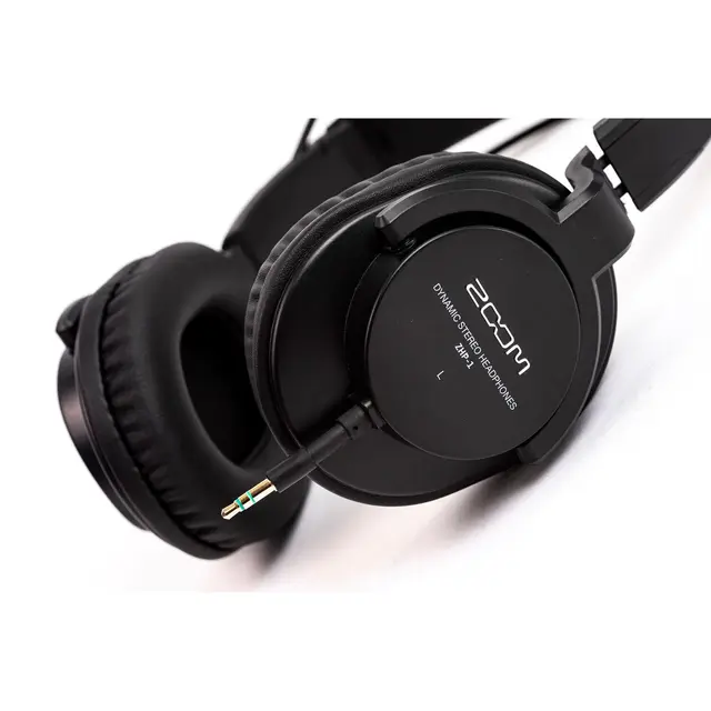 Zoom PodTrak P4 + Zoom ZDM-1 Podcast Mic Opptaker, Headset, bordstativ, hette 