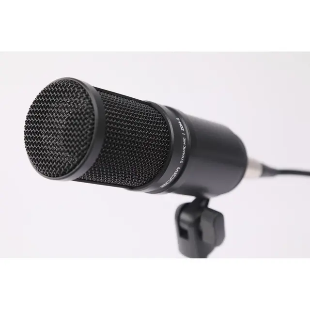 Zoom PodTrak P4 + Zoom ZDM-1 Podcast Mic Opptaker, Headset, bordstativ, hette 