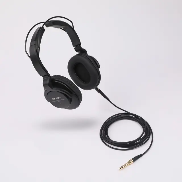Zoom ZDM-1 Podcast Mic Pack Headset, bordstativ, vindhette og XLR 
