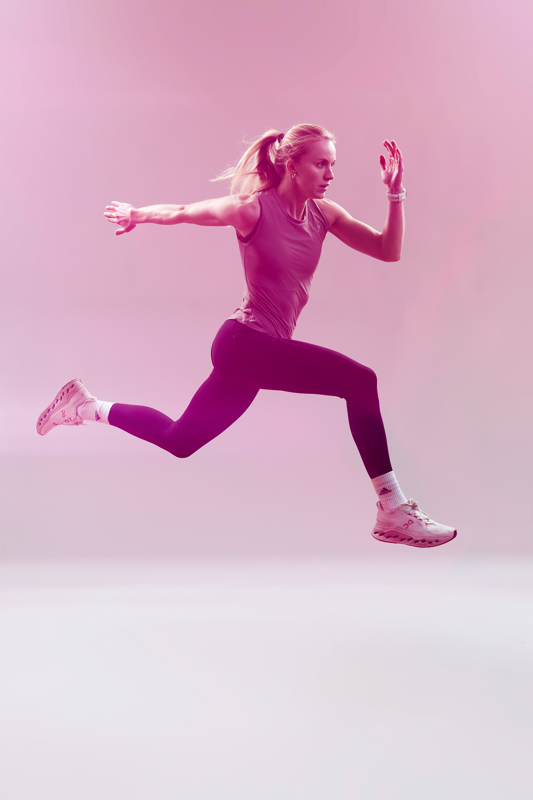 Studiofoto med bevegelse og lysstriper skapt med lang lukkertid og blits