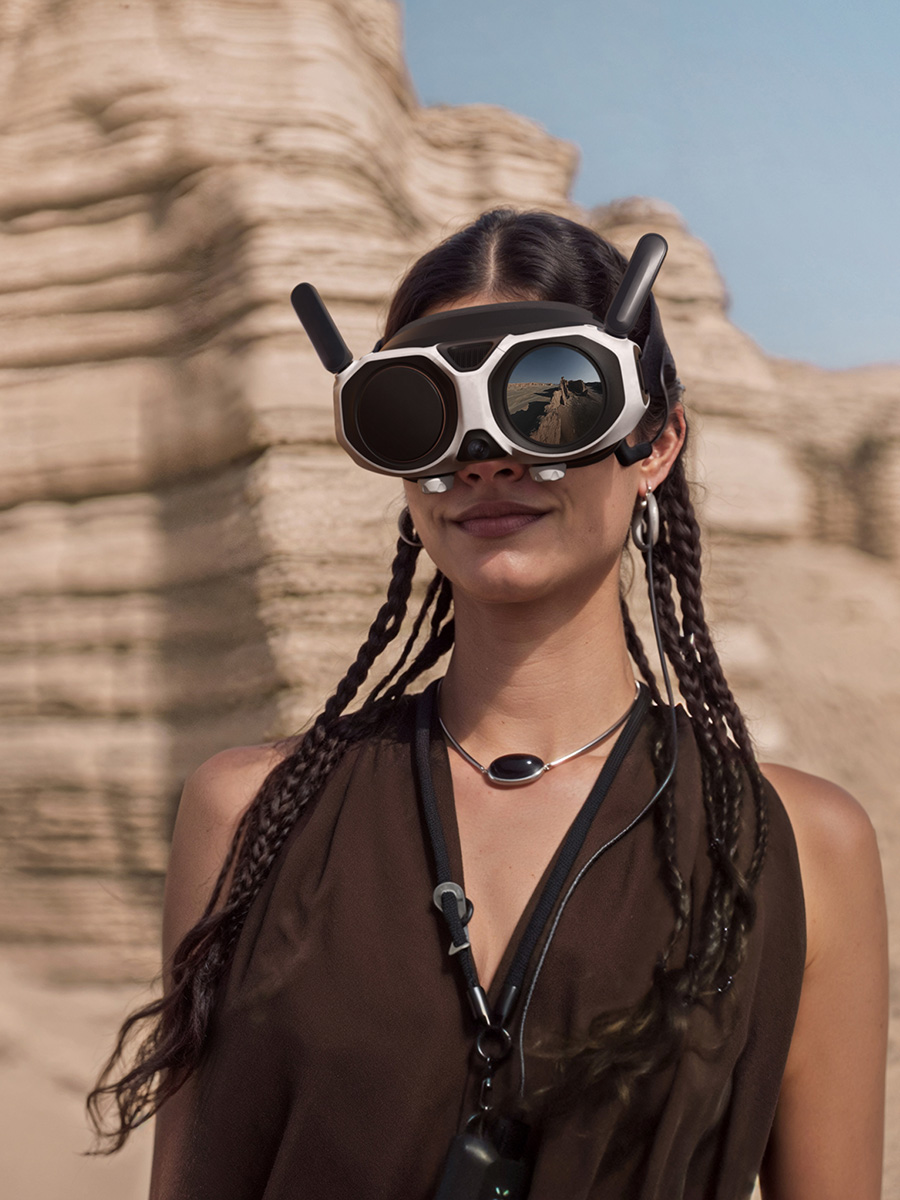 Person med visjonsbriller som viser droneopptak